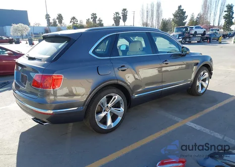 2019 Bentley Bentayga V8 z USA, uszkodzony, nr VIN SJAAM2ZV3KC025982